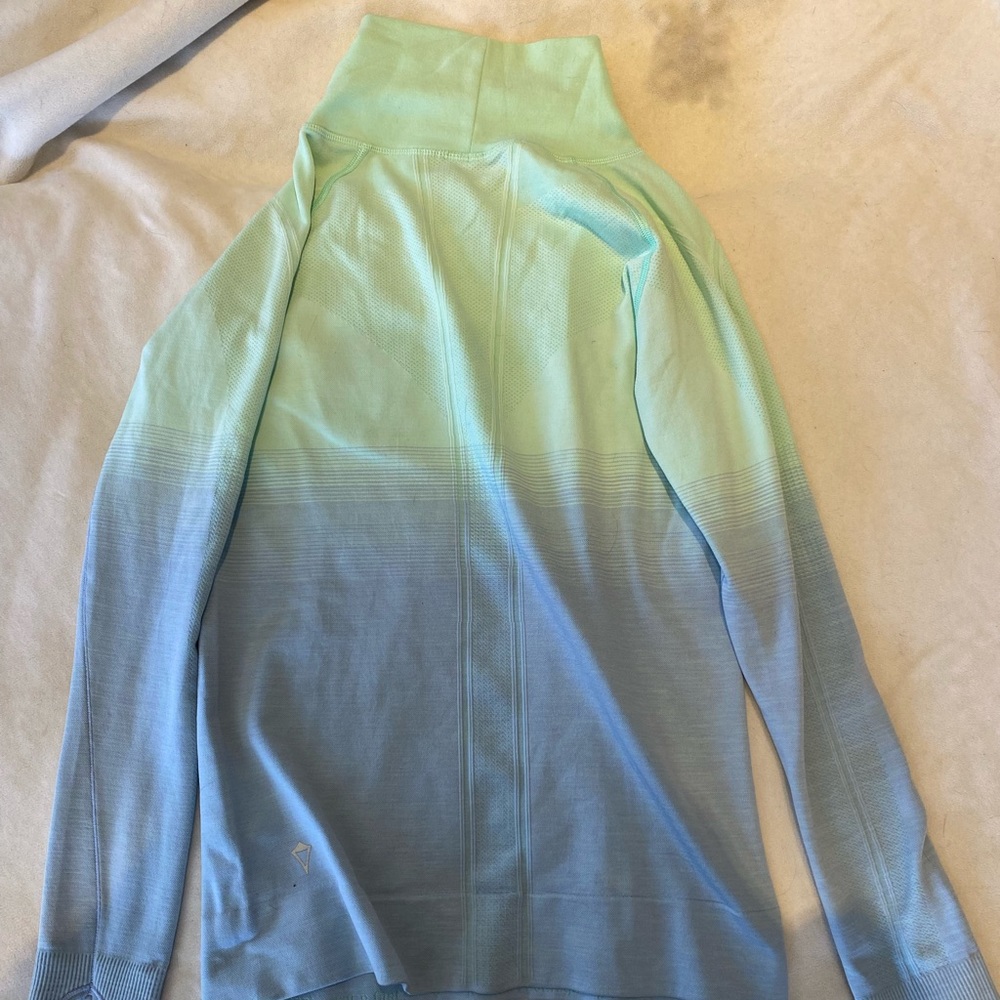 Ivivva girls ombré turtle neck long  sleeved shirt.